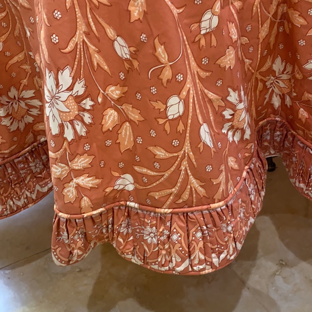 Round Table Cloth - Picture 3 of 10